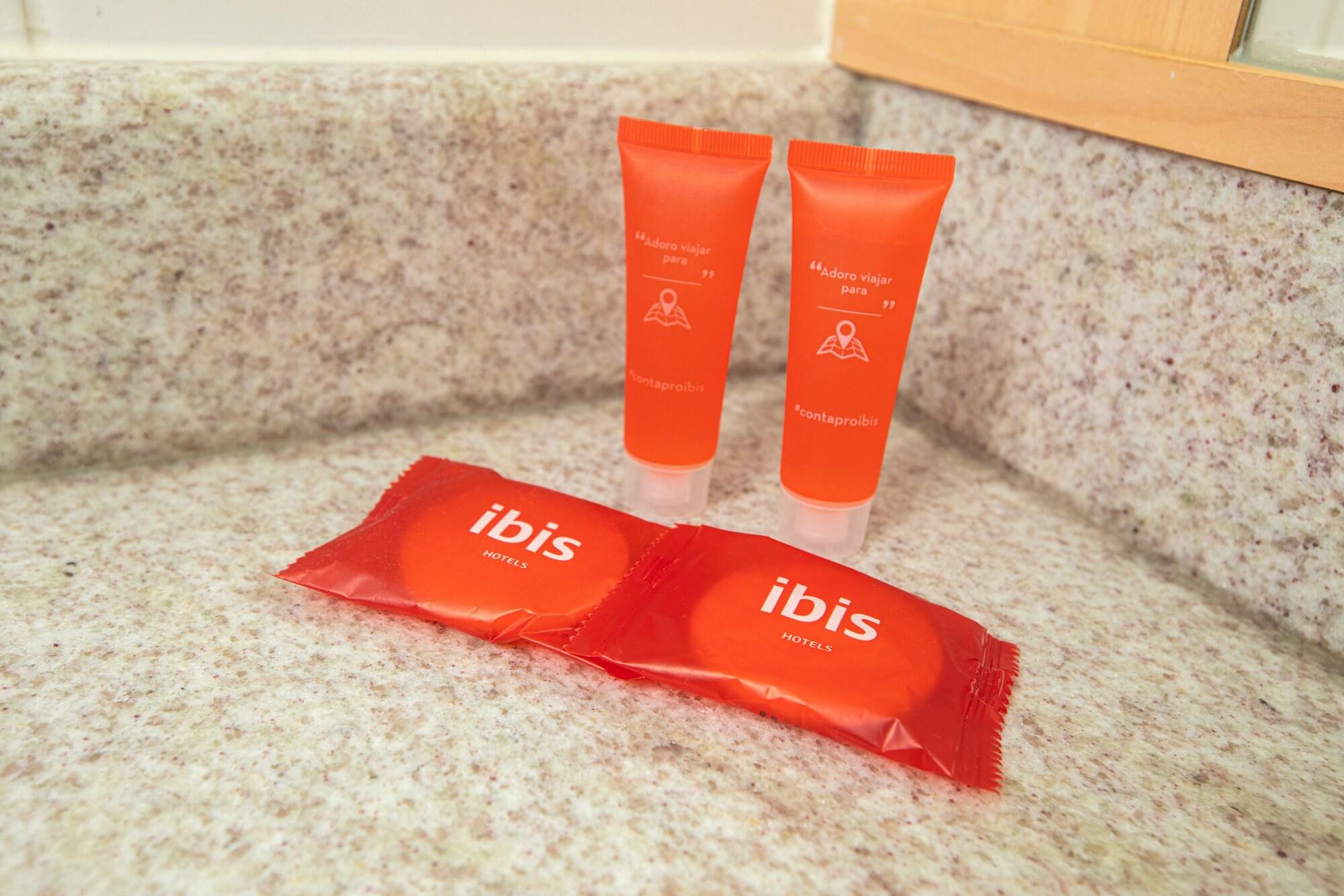 Ibis Vitoria Praia Do Canto Экстерьер фото