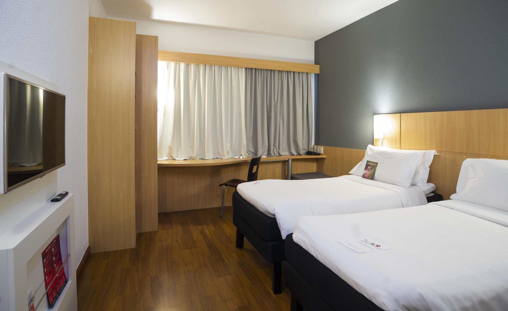 Ibis Vitoria Praia Do Canto Экстерьер фото