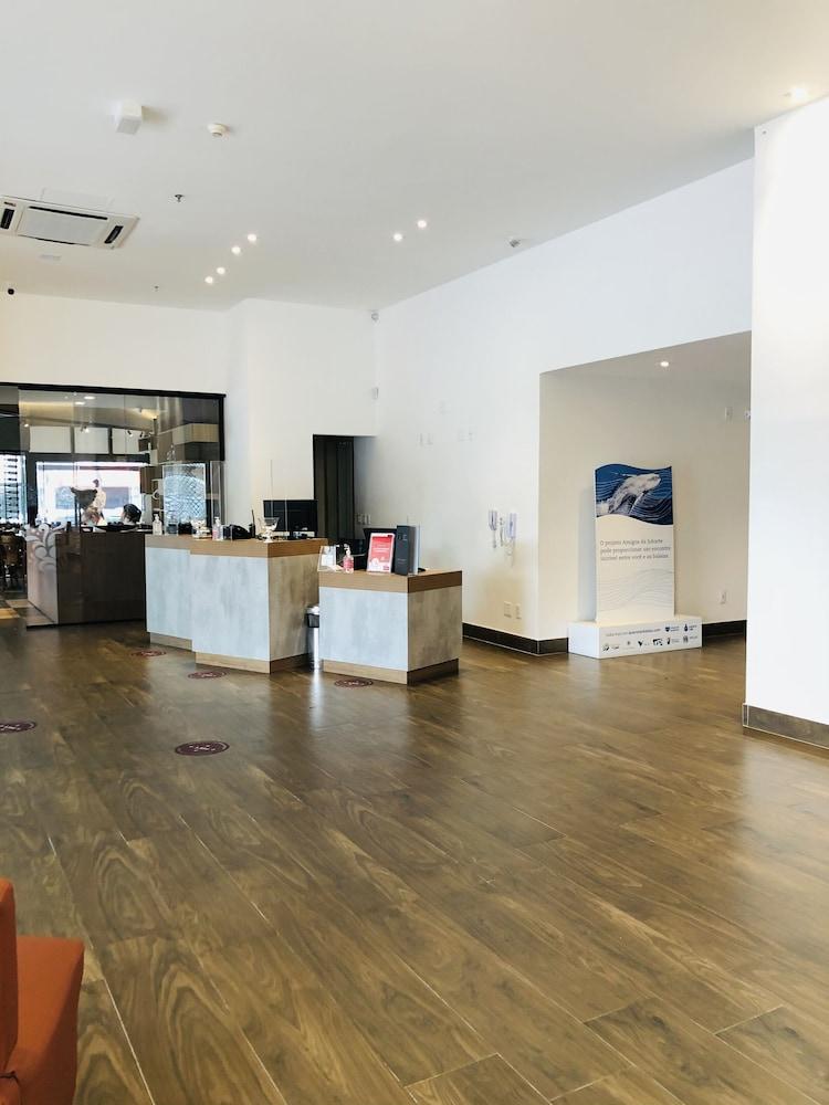 Ibis Vitoria Praia Do Canto Экстерьер фото