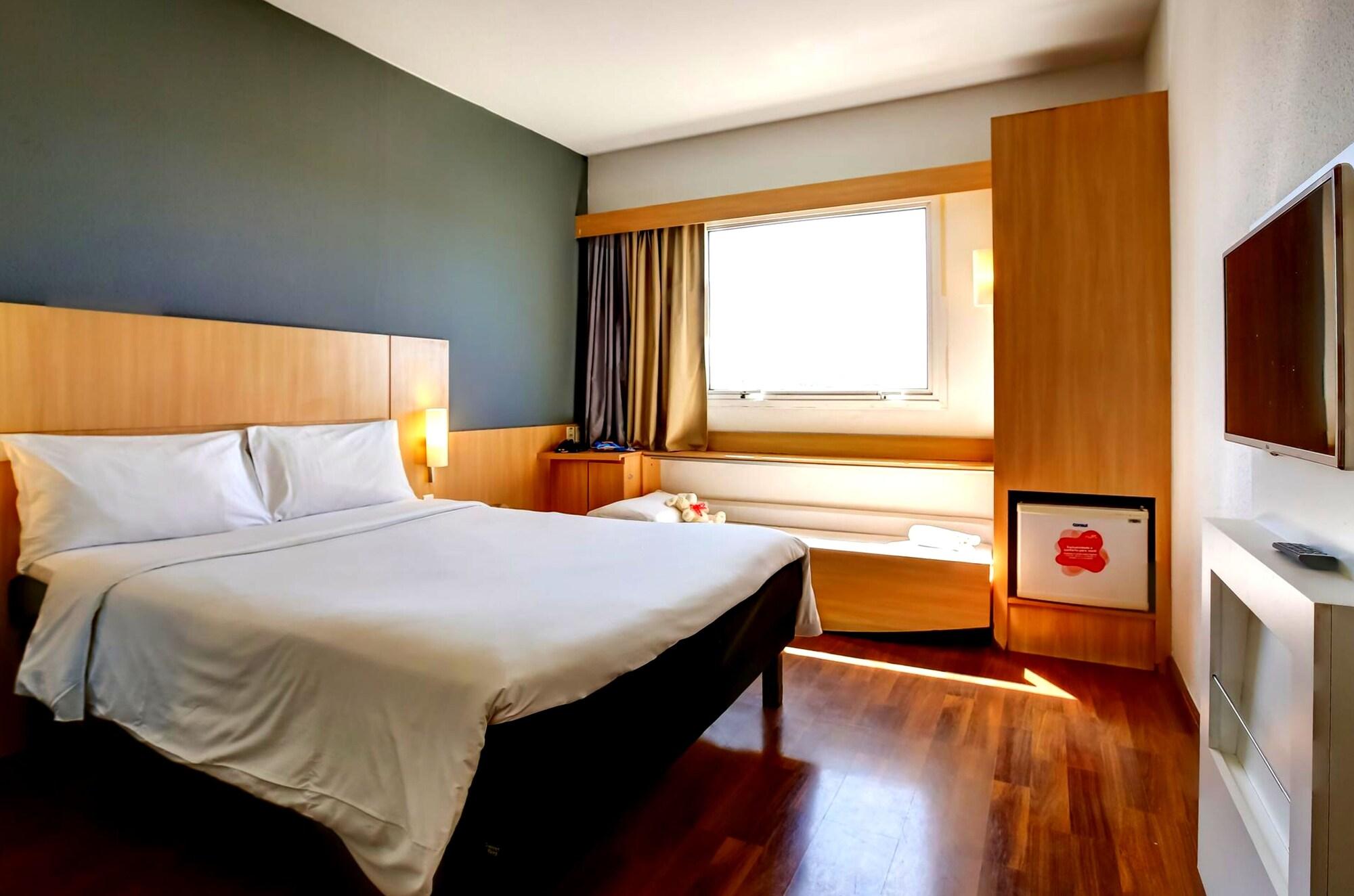 Ibis Vitoria Praia Do Canto Экстерьер фото