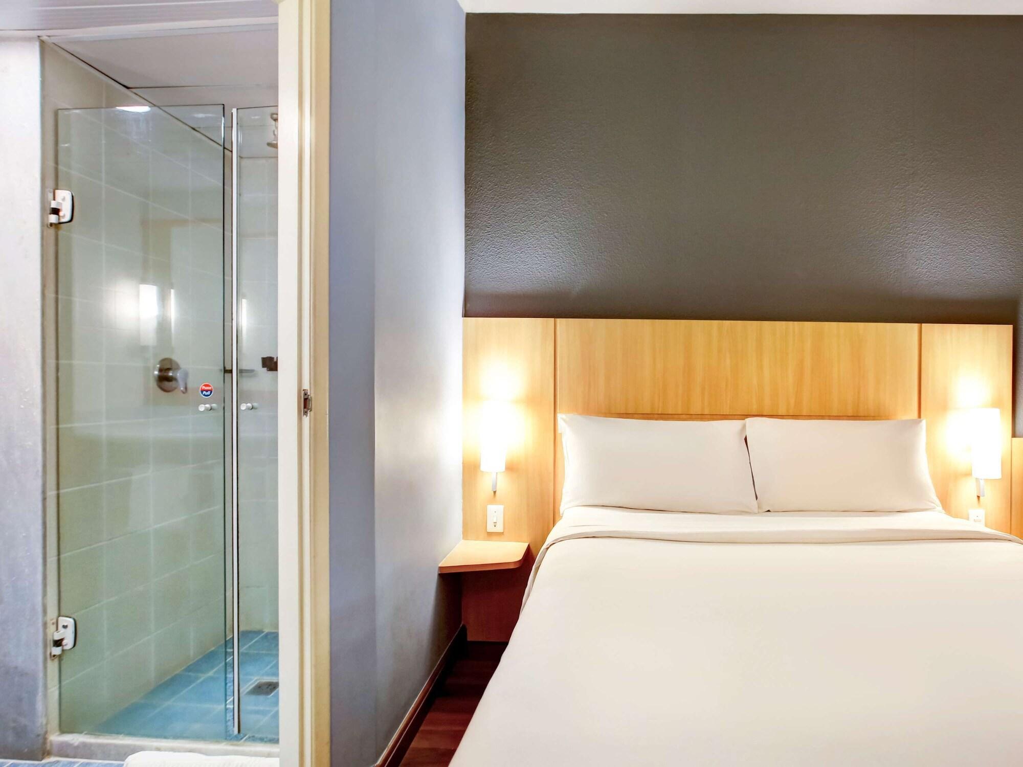 Ibis Vitoria Praia Do Canto Экстерьер фото