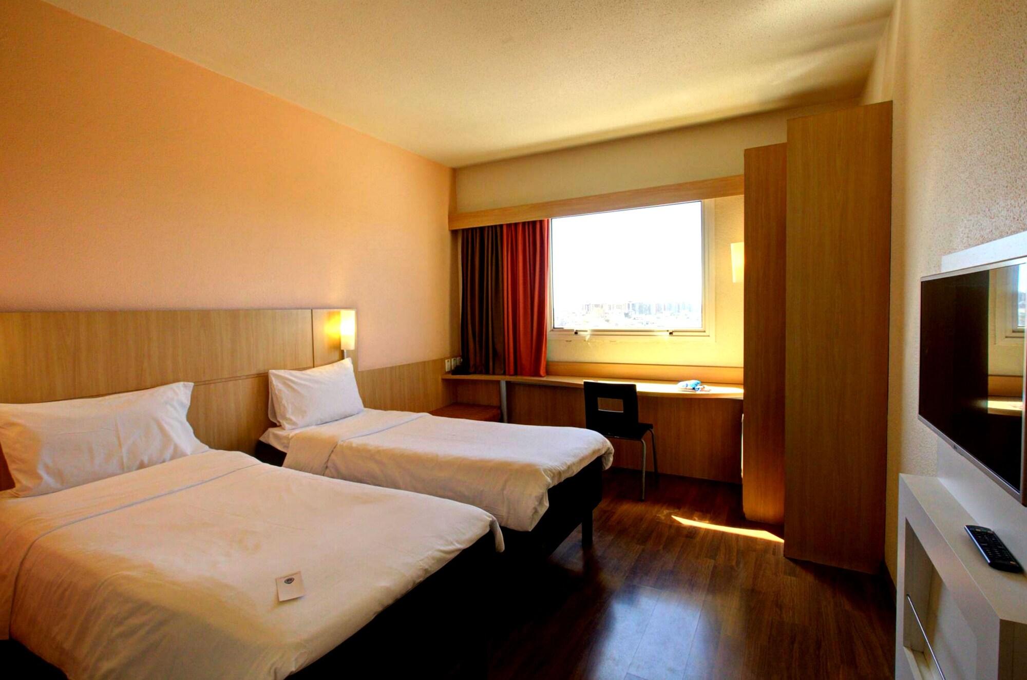 Ibis Vitoria Praia Do Canto Экстерьер фото