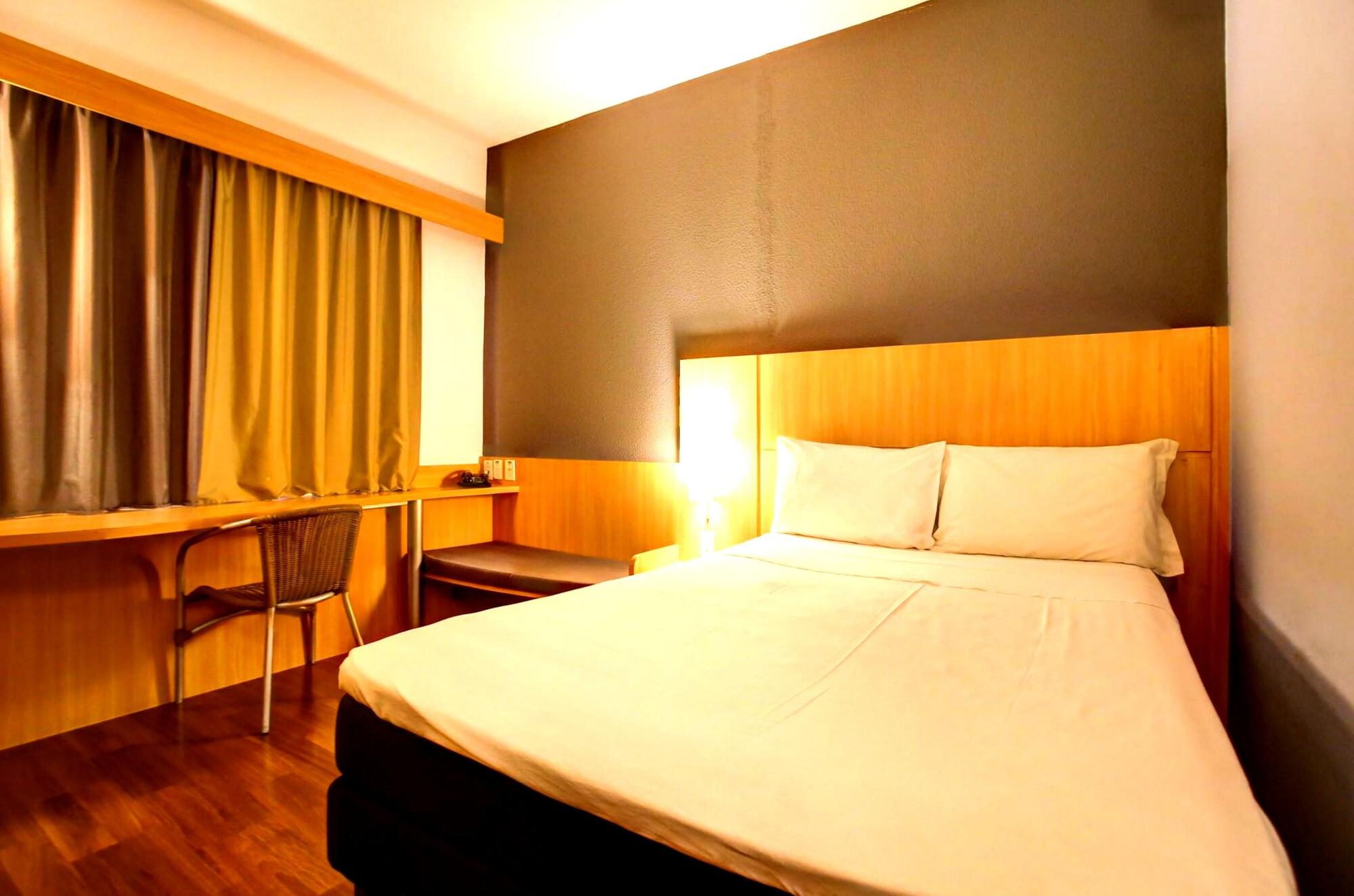 Ibis Vitoria Praia Do Canto Экстерьер фото