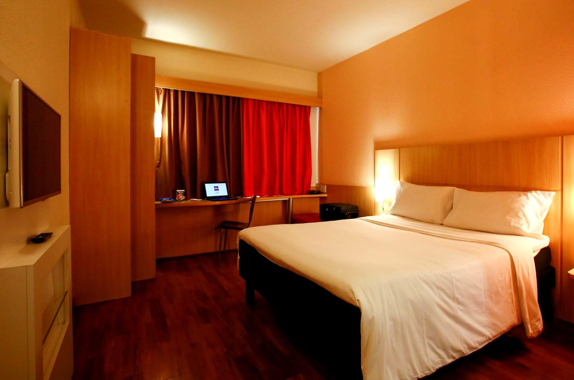 Ibis Vitoria Praia Do Canto Экстерьер фото