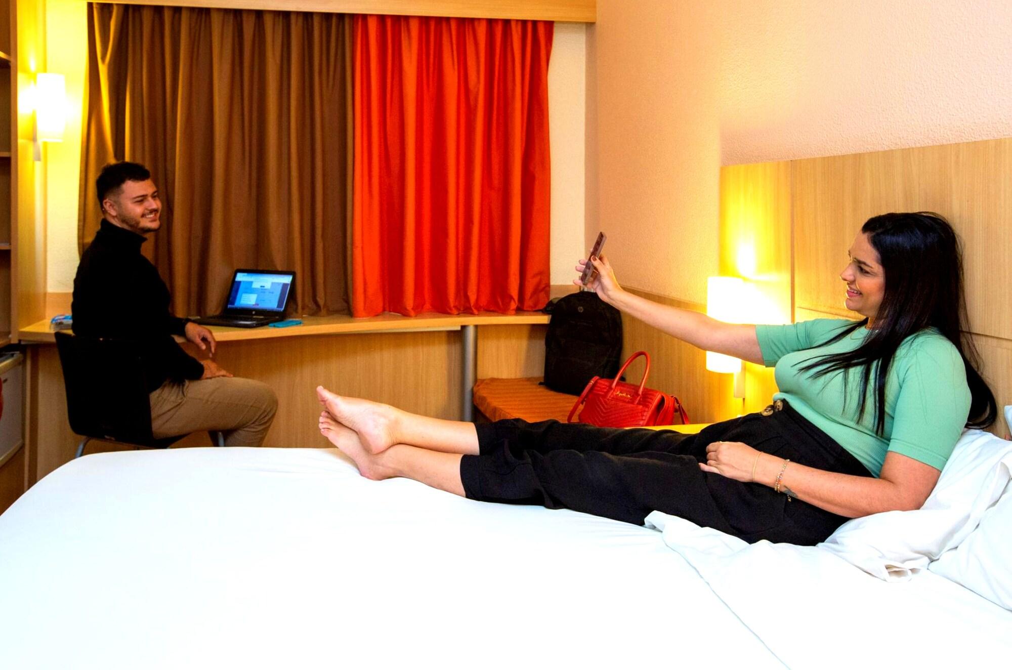 Ibis Vitoria Praia Do Canto Экстерьер фото