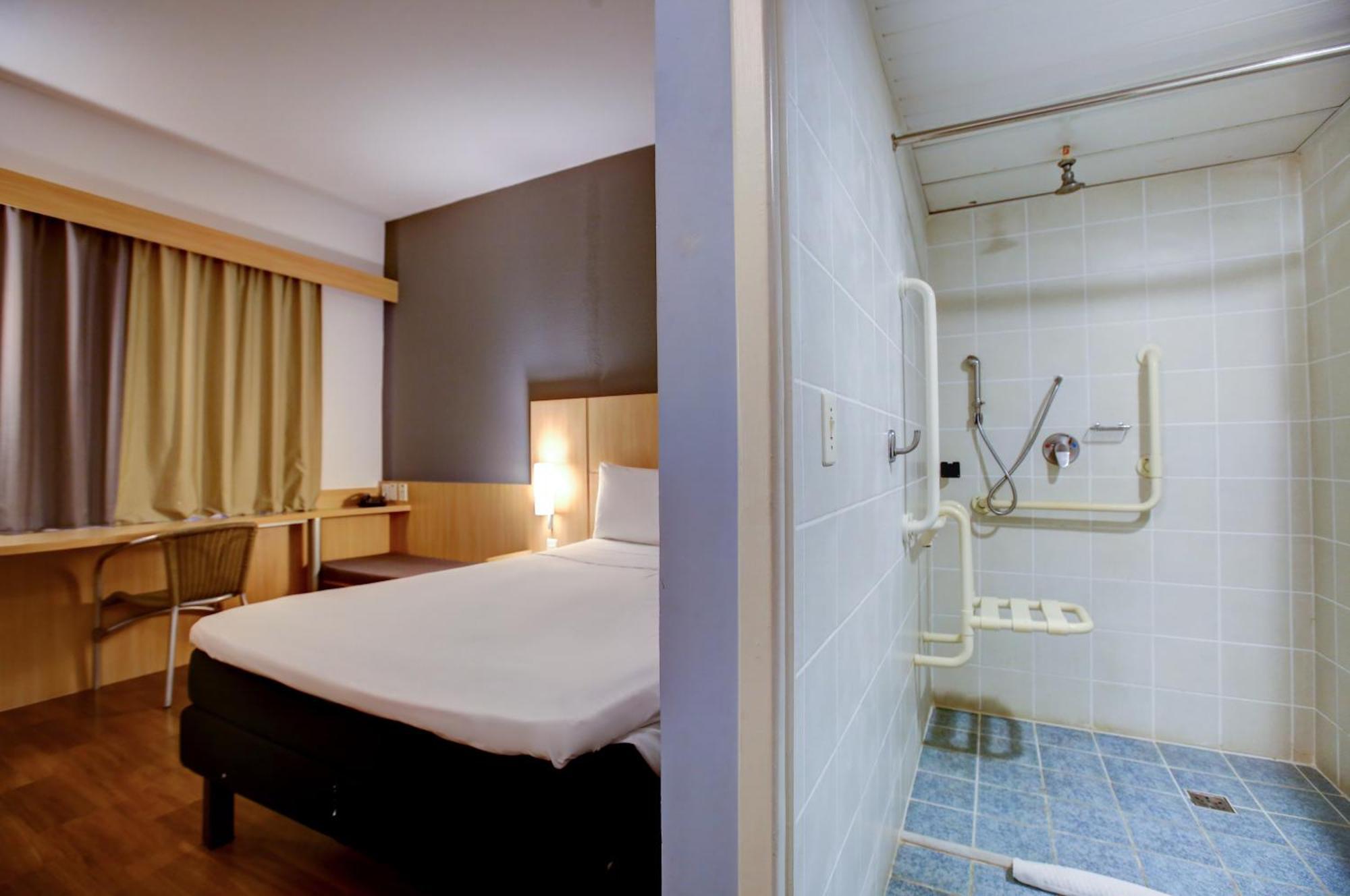 Ibis Vitoria Praia Do Canto Экстерьер фото