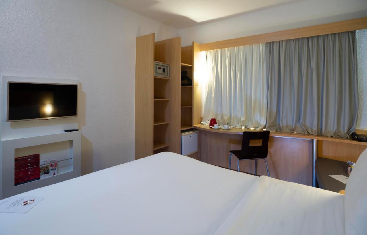 Ibis Vitoria Praia Do Canto Экстерьер фото